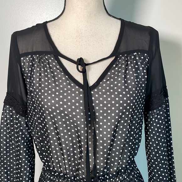 B Darlin Black White Printed V Sheer Neck Smocked Mini Long Sleeve Dress 3/4 - Picture 3 of 11